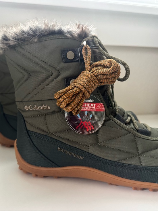Columbia Shoes - Columbia Women’s Sz 10 - Minx Shorty Army Green Winter Boots w/Faux Fur Collar
